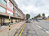 違停釀禍　小港捷運站旁畫臨停黃線