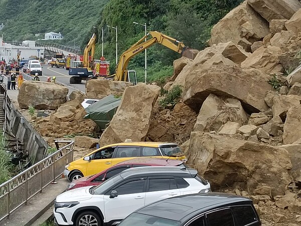 台2線指標70K基隆市北寧路潮境路段山壁3日崩塌，造成9輛汽車和2機車受損。聯合報資料照