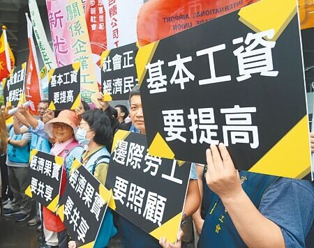 「最低工資審議會」之前舉辦的「最低工資諮詢會」26日召開,委員將進行意見交換,第1份研究報告將在諮詢會召開後1個月內上網公告。(本報資料照片)