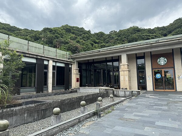 基隆星巴克新豐門市。圖/台灣房屋基隆新豐加盟店提供