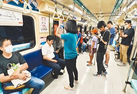 老人福利聯盟祕書長張淑卿說,博愛座不是專屬於高齡者的座位。(陳君瑋攝)