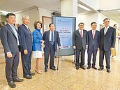 「華人船王」助海大蓋新樓　趙小蘭偕父揭牌