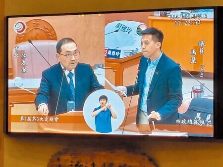 行政院5月3日宣布「新北市保障原住民族就業自治條例」部分條文無效,新北市長侯友宜(左)表示,已向行政院提訴願。(陳慰慈攝)