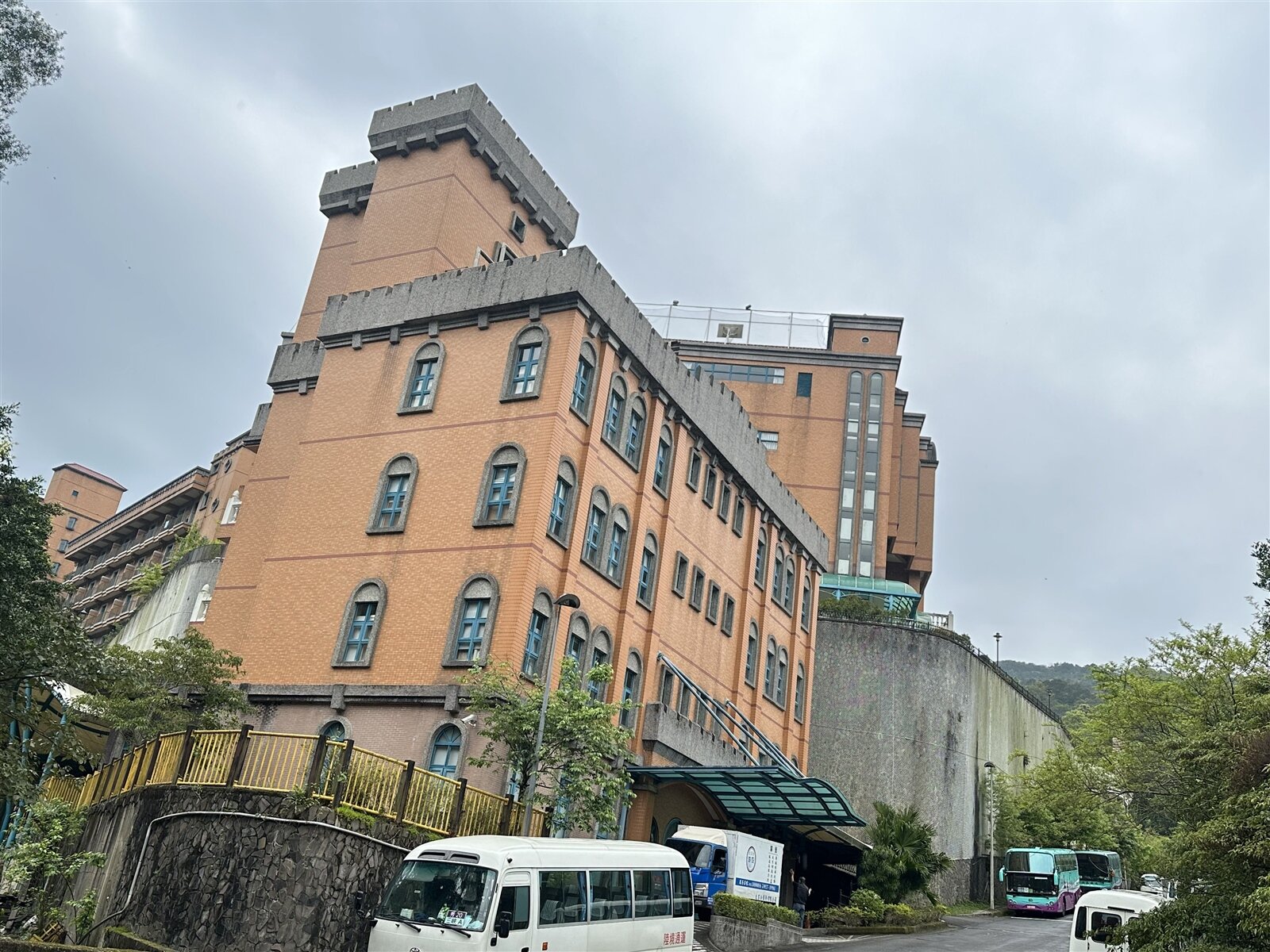 康橋國際學校秀岡校區校車2月內連2次同地點車禍。本報資料照