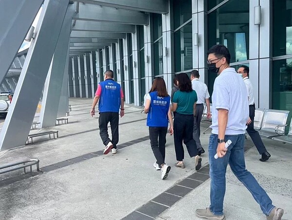 鐵道局邀集台灣高鐵公司及縣府針對高鐵雲林站西側後站開通一事勘查,鐵道局規畫明年六月配合高鐵西側產專區開發規畫時,再一併將西側後站出口開通納入規畫。圖/雲林縣交通工務局提供