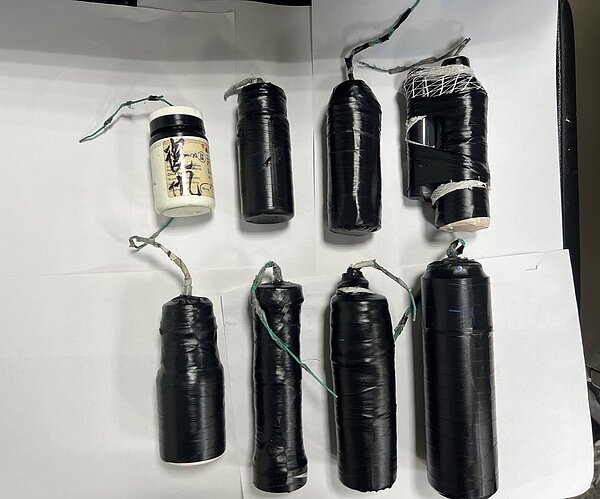 45歲周姓男子涉嫌在苗栗縣通霄警分局轄下的一間派出所附近,以木工廠為掩護進行槍械改造,昨天被員警查獲,調查後依違反槍砲彈藥刀械管制條例移送檢方偵辦。圖/記者胡蓬生翻攝