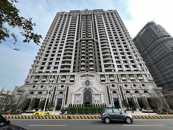 追上台中?南部客買高價宅越來越看重「這服務」 近年房市熱度夯的南部地區,豪宅軟實力也提升,逐漸追上以「軟服務」著稱的台中豪宅。示意圖/好房網News記者林和謙/攝