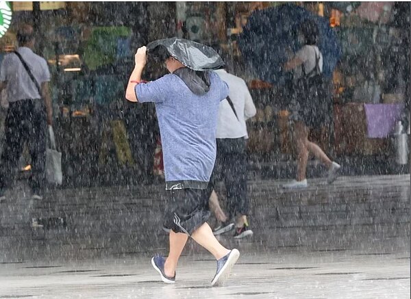 台北市23日午後再度大雨。圖/聯合報系資料照