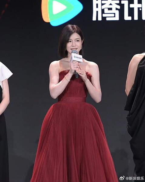 陳妍希戴婚戒亮相。圖／摘自微博