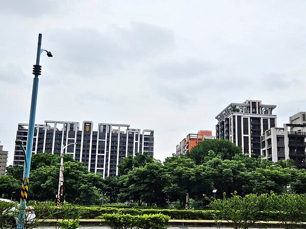 桃園「熱門新興區」房價走勢出乎意料!他揭自住客「買不到」怪象 中路重劃區房價漲幅「出乎意料」,自住買盤多,尤其2房產品「搶得兇」,甚至出現有自住客難買到2房的怪象。圖/好房網News記者林和謙/攝