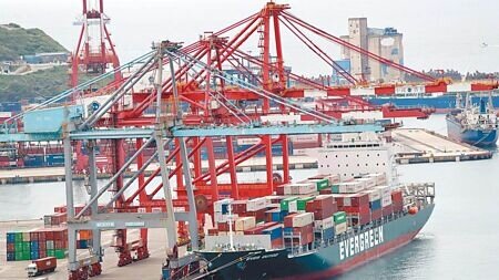 台灣第一季出口佳,首季經濟成長率6.6%中有5.5%來自外需淨需求,但第二季出口恐不如預估樂觀。圖∕本報資料照片