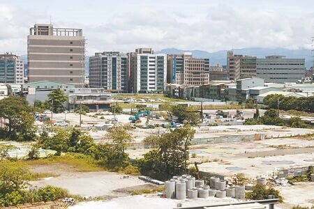 新北市新莊塭仔圳重劃區面積近400公頃,議員建議可從中的抵費地挑選部分設置都更中繼宅,來弭平都更阻力,提升更新速率。(本報系資料照片)