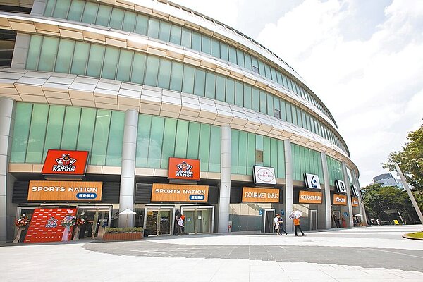 大巨蛋潮美食公園北側餐廳品牌全到位,打造東區夜經濟。(SOGO提供)