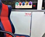 台中市公車「博愛座」貼紙不分年齡座位　入小五教科書
