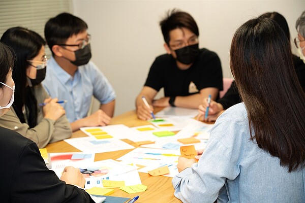 永慶數位與資訊團隊持續招募數位和資通訊人才,用科技深化安全、透明的房產交易環境。圖/永慶房產集團提供