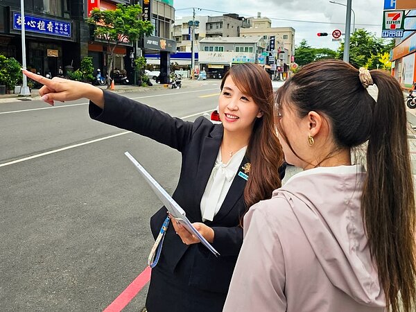 台慶不動產邱采瑄從業18年，服務客戶將心比心，讓老客戶10多年來都指名服務。圖／永慶房產集團提供