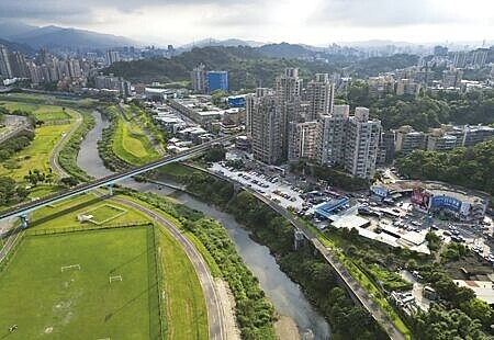 房仲業最新統計指出,受惠4月房市買氣增溫,5月全台建物買賣移轉棟數達到3.49萬棟,年增26%,改寫近29個月以來單月新高。圖∕本報資料照片