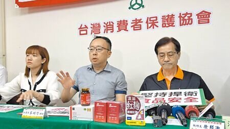 台灣消保協會27日指出,針對小林紅麴案,將協助消費者針對小林製藥台灣分公司提出團體訴訟,也不排除跨海向總公司提告。(柯宗緯攝)