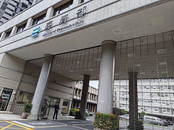 經濟部投資審議會27日召開會議,會中計核准四件對外重大投資案件,其中台積電就占了兩案,動向備受市場關注。圖/本報系資料照片