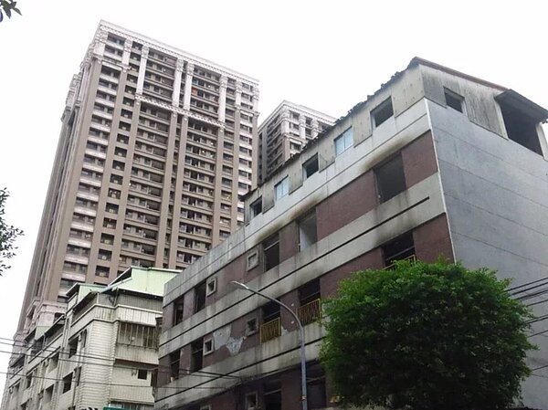 PTT一名網友表示自己爺爺104歲,爸爸快80歲還等不到房產繼承。示意圖,非當事房產。聯合報系資料照/記者李成蔭攝影