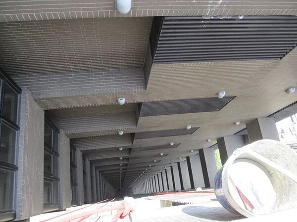 台中市南屯區文心南路一處大樓工地今天上午傳出一名工人不慎由30樓墜落身亡,圖為案發現場。記者曾健祐/翻攝