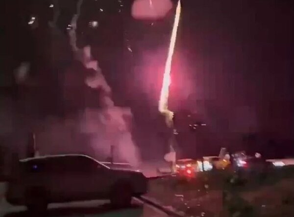 合歡山國際暗空公園位居太魯閣國家公園內,不得施放煙火,卻有遊客無視禁令大肆放煙火。圖/擷自臉書專頁「中橫路況交通資訊站」