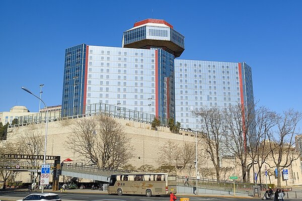 北京長城飯店。圖/取自維基百科(由 N509FZ - 自己的作品, CC BY-SA 4.0, https://commons.wikimedia.org/w/index.php?curid=146119427)