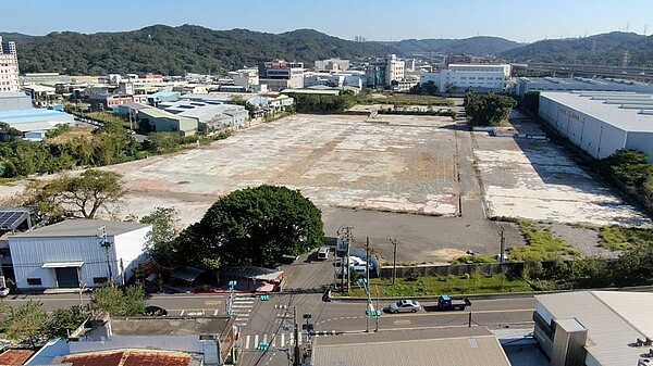 AI、電商產業帶動工業用地!這5地還找得到每坪30萬元內土地 商仲業者調查,工業地價上漲的情況下,長租型、客製化廠辦逐漸成為企業熱門選擇。示意圖/好房網News記者林和謙/攝