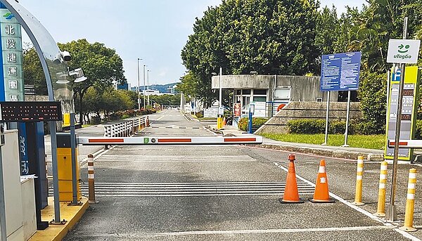 台北市公有停車場已經全面導入「eTag停車扣繳」服務,3年來已為地球減碳170萬公噸,相當於14萬棵樹1年的碳吸收量。 (遠通電收提供/陳佑誠台北傳真)