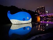 碧潭水舞第2波　噴水巨型鯨魚來了！「這兩天」還有煙火秀