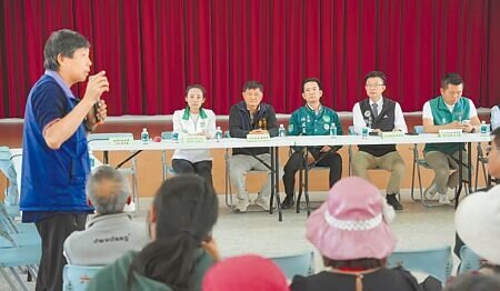 寶椿電力預定在台南市善化區六分寮地區籌設天然氣發電廠,排定7月12日起按月在麻豆、官田、善化地區舉辦6階段座談會,徵詢地方民眾意見。圖為寶椿電力於3月間在善化區舉辦座談會時,居民強力反對。(本報資料照片)