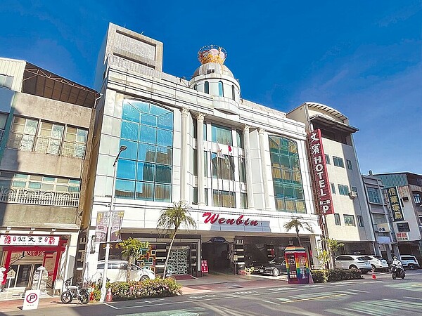 華威影城「錢」進高雄駁二,砸2.8億元買下鹽埕老字號「文賓大飯店」。(台灣房屋提供/柯宗緯高雄傳真)