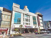 華威影城2.8億進駁二　規畫引關注