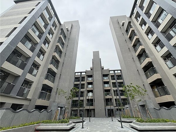 南投市青年住宅第1期45戶22日將在文化局圖書館7樓公開抽籤,將抽出正取45人、備取45人。圖/南投縣政府提供