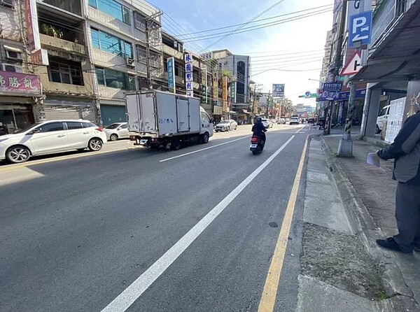 簡姓繼承人滯納遺產稅遭移送,昨以93萬8888元拍定位於桃園市桃園區永安路附近的巷道用地持分。圖/執行署桃園分署提供