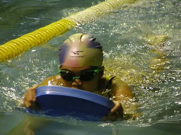 每年暑假都是小朋友玩水的日子,但消暑之餘,家長也要注意安全。示意圖。聯合報資料照