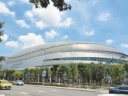 內政部1日回函,指台北大巨蛋舉辦演唱會等臨時性活動,不適用建築技術規則第127條。(劉瑋晴攝)