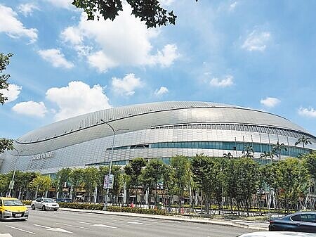 內政部1日回函,指台北大巨蛋舉辦演唱會等臨時性活動,不適用建築技術規則第127條。(劉瑋晴攝)