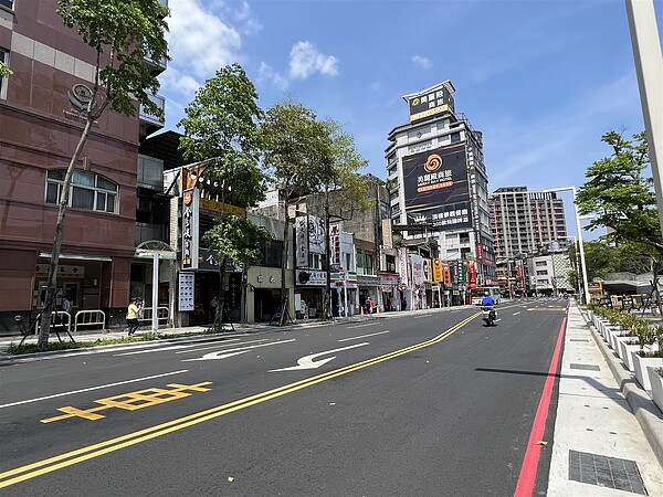 新北市板橋區府中商圈精華地段,共42筆土地將都更,目前現況多為2至6樓老舊建物,將改建為地上34層、地下5層住商大樓。記者張曼蘋/攝影