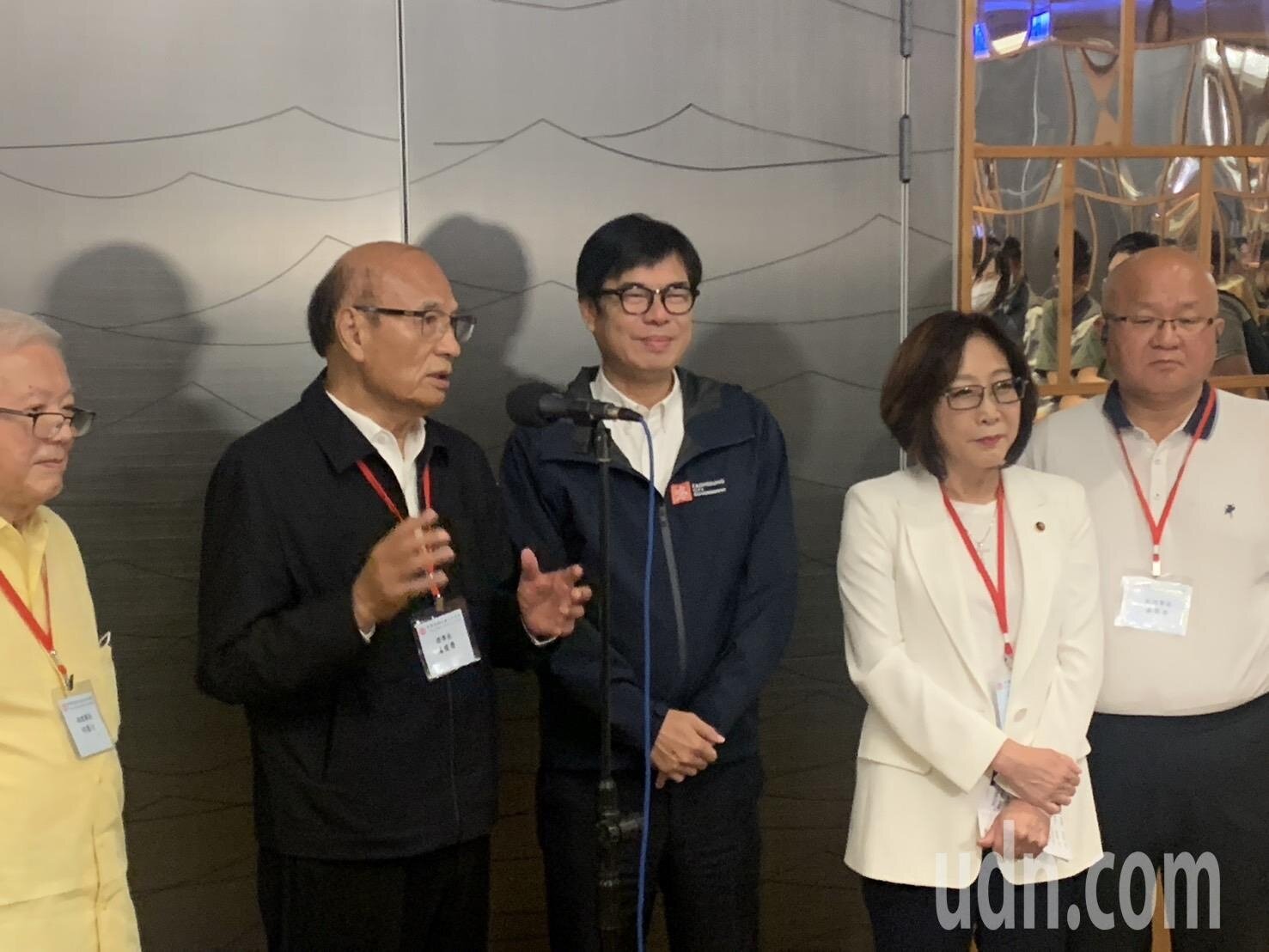 中華民國全國工業總會理監事會議今日首度移師高雄,市長陳其邁藉此大力宣傳投資高雄,工總理事長潘俊榮則說旗下158個製造產業都很看好高雄。記者宋原彰/攝影