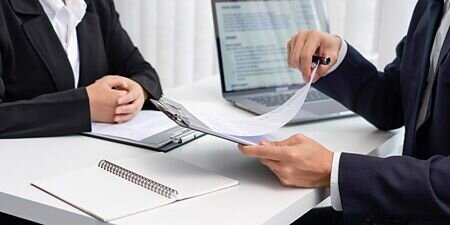 保險公司在投資型保險,建議民眾可投保投資型保單,就傳統型保單來說,則可選擇投保利率變動型保險商品。圖∕Freepik