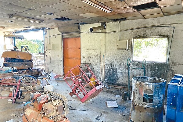 新北市經發局5日派員到被指控私設工廠的地點稽查,無任何加工製造行為,僅存放少量原物料。圖/新北市經發局提供、張鎧乙新北傳真