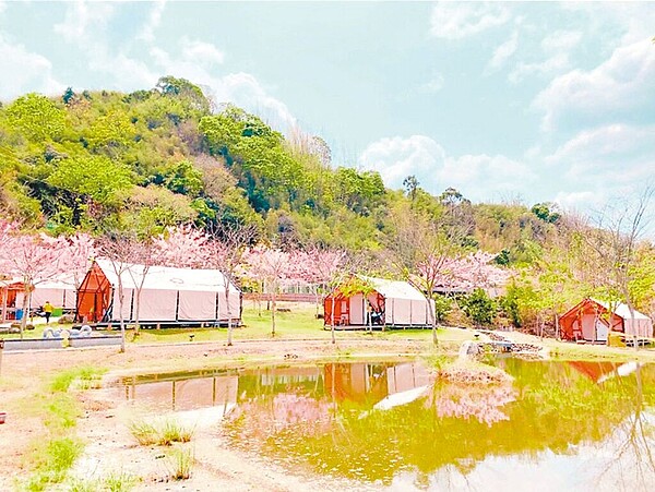 露營場管理要點修法放寬非都市土地容許使用後,高市府積極輔導59家農牧用地業者申請,目前已有34家取得土地許可使用。圖/高市府觀光局提供、洪浩軒高雄傳真