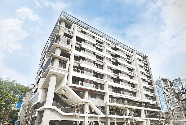 現行法規針對社宅出租年限最長12年,國民黨立委羅智強提出《住宅法》修法。圖為台北市內湖區舊宗社宅外觀。(台北市都發局提供/黃敬文台北傳真)