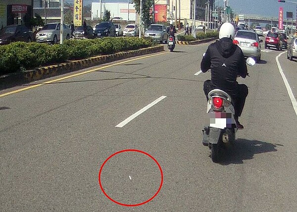 苗栗縣原先提供高達罰款50%的環保檢舉獎金居全國之冠,因此造就出年收入近200萬元的「檢舉專業戶」,但檢舉案幾乎全是丟菸蒂違規。圖/苗栗縣政府提供