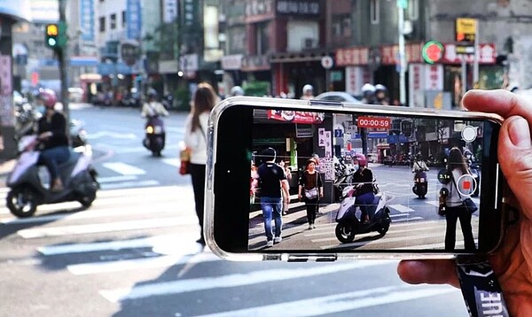 消基會交通委員會召集人李克聰表示,未停讓行人去年有近十五萬件舉發,未結案件有一萬多件,應該檢討背後的原因。圖為示意圖。記者侯永全/攝影