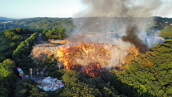 苗栗市西山舊垃圾掩埋場8個月內2度大火，市公所將啟動活化改善計畫。圖／民眾提供