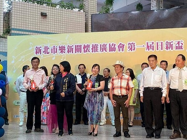 日新里第一屆日新盃全國歌唱大賽。（圖／土城樂生活Ｘ有你有我）