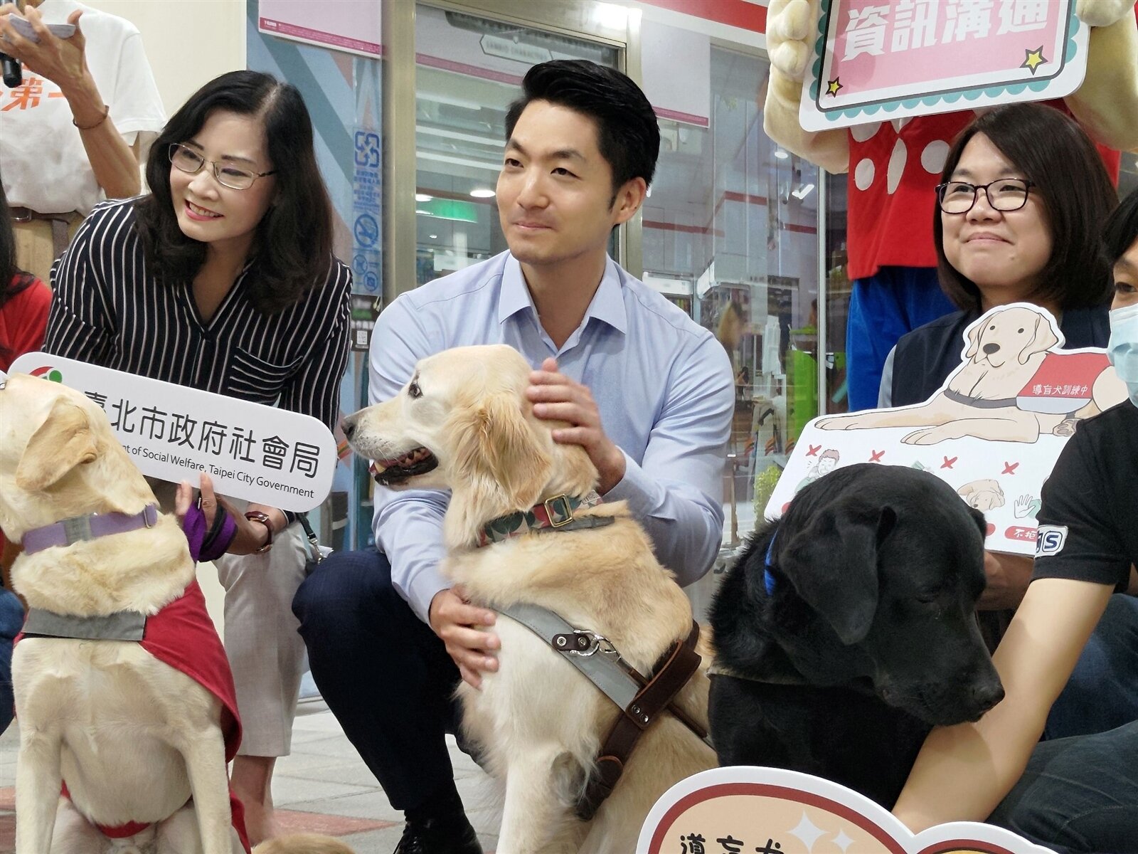 蔣萬安今天上午參訪廣慈南區輔具中心及視障者生活重建中心。記者林麗玉/攝影