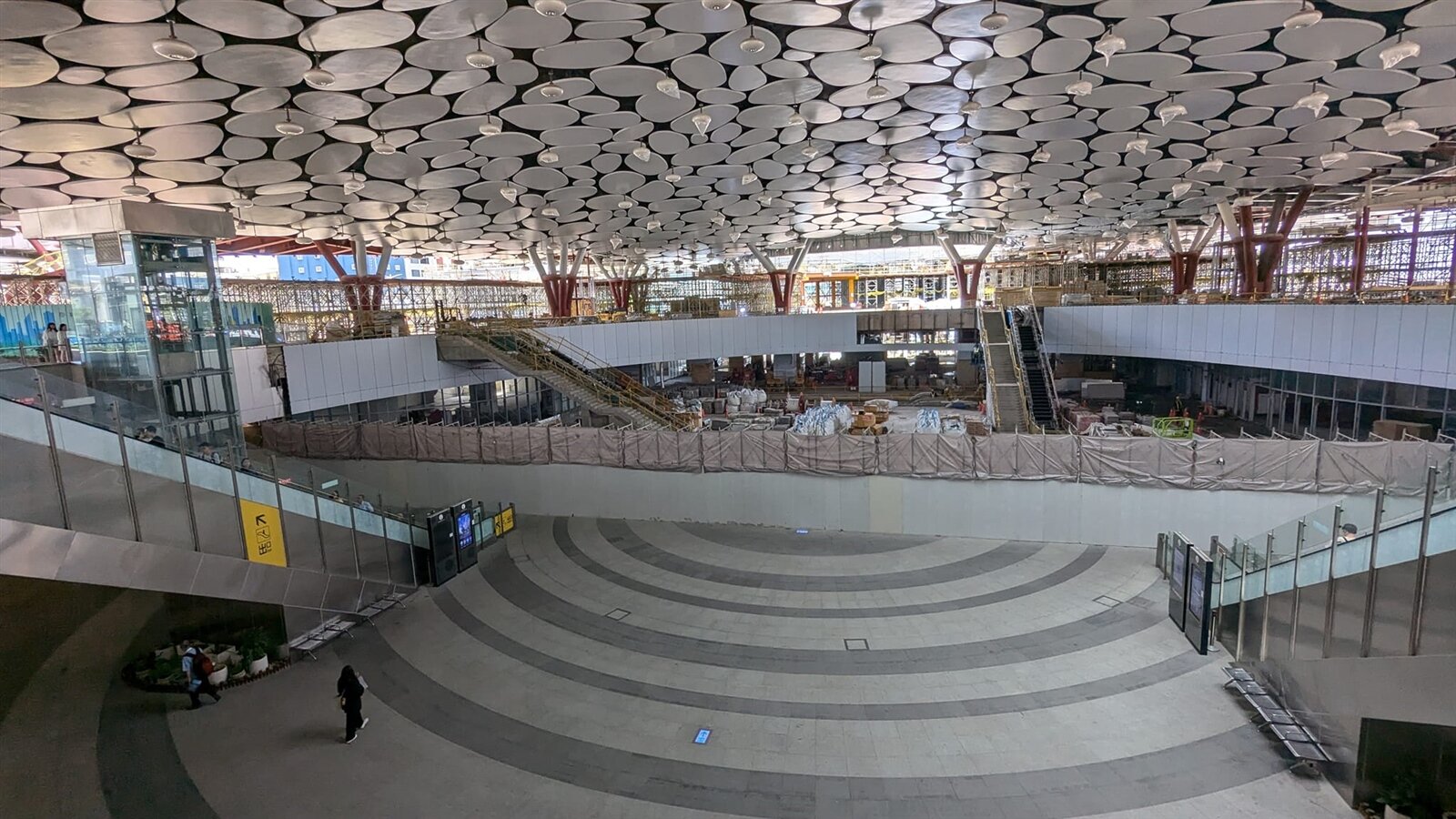 高鐵延伸屏東計畫,進入高雄車站的「高雄案」可能敗部復活,地方擔心快要完工的高雄車站又要再打掉開挖一次。記者潘奕言/攝影